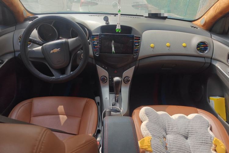 Used Chevrolet Cruze 2013 1.6L SL Grand Edition Automatic Center Console