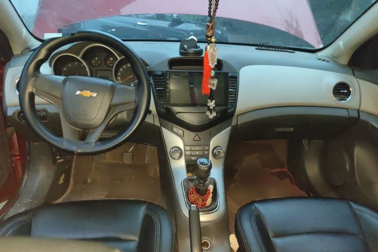 Used Chevrolet Cruze 2013 1.6L SL MT Center Console