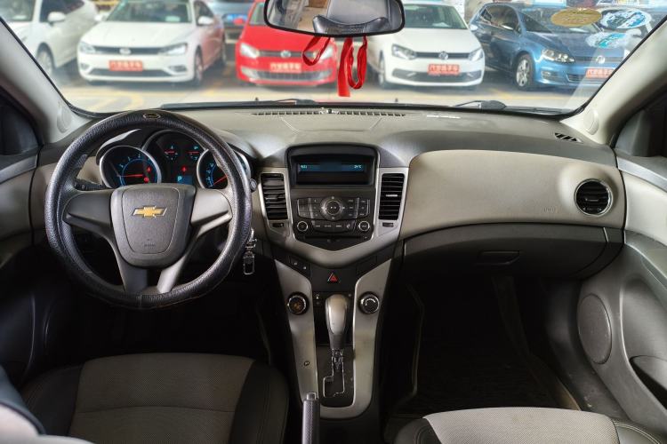 Used Chevrolet Cruze 2013 1.6L SL Grand Edition Automatic Center Console