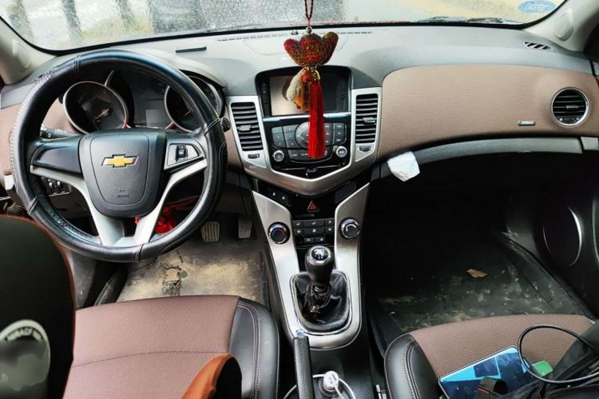Used Chevrolet Cruze 2013 Hatchback 1.6L Manual Luxury Model Center Console