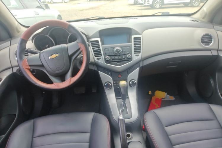 Used Chevrolet Cruze 2013 1.6L SL Grand Edition Automatic Center Console