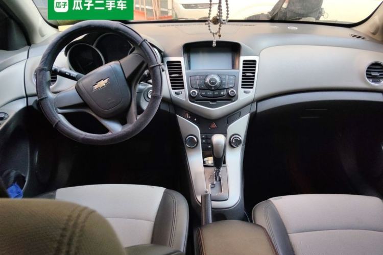 Used Chevrolet Cruze 2013 1.6L SL Grand Edition Automatic Center Console