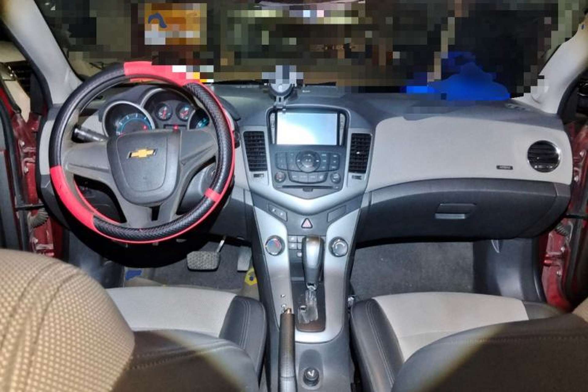 Used Chevrolet Cruze 2013 1.8L SE AT Center Console