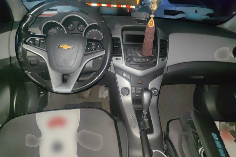 Used Chevrolet Cruze 2013 1.8L SE WTCC Edition AT Center Console