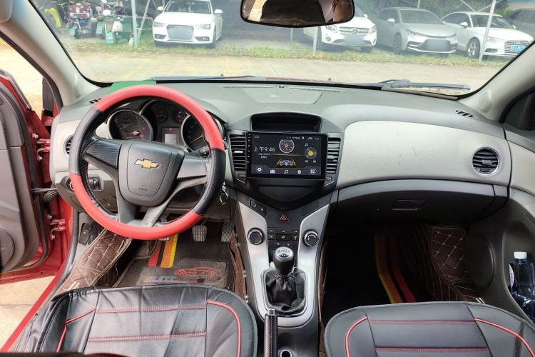 Used Chevrolet Cruze 2013 1.6L SL MT Center Console