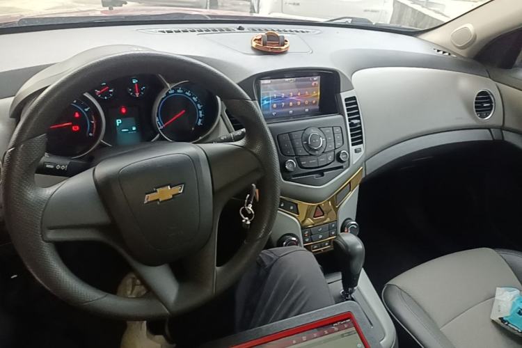 Used Chevrolet Cruze 2013 1.6L SL Grand Edition Automatic Center Console
