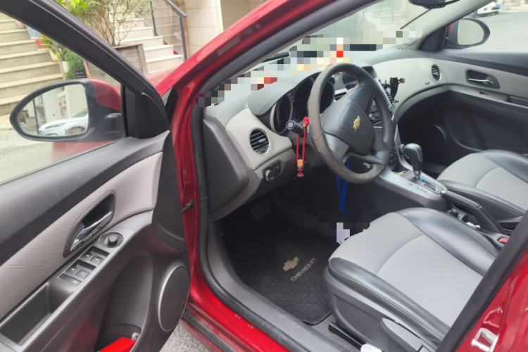 Used Chevrolet Cruze 2013 1.8L SE AT Driver Seat