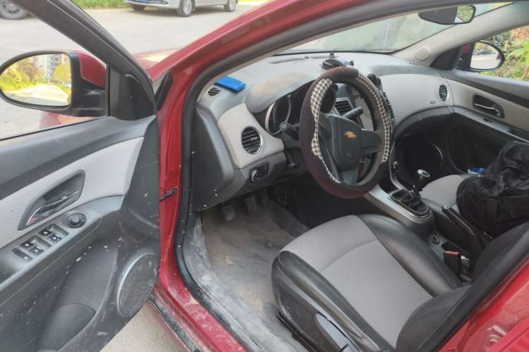 Used Chevrolet Cruze 2013 1.6L SE MT Driver Seat