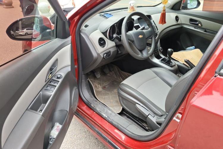 Used Chevrolet Cruze 2013 1.6L SL MT Driver Seat