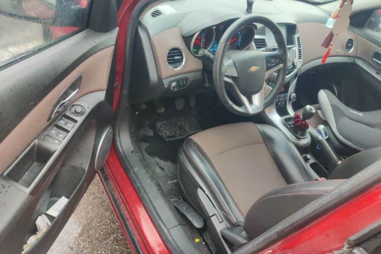 Used Chevrolet Cruze 2013 Hatchback 1.6L Manual Luxury Model Driver Seat