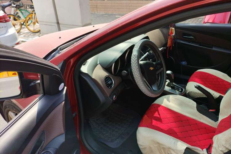 Used Chevrolet Cruze 2013 Hatchback 1.6L Automatic Luxury Model Driver Seat