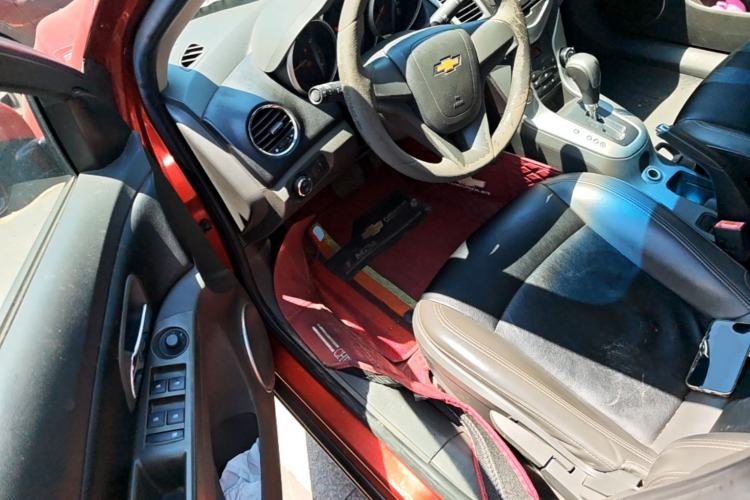 Used Chevrolet Cruze 2013 1.8L SE AT Driver Seat