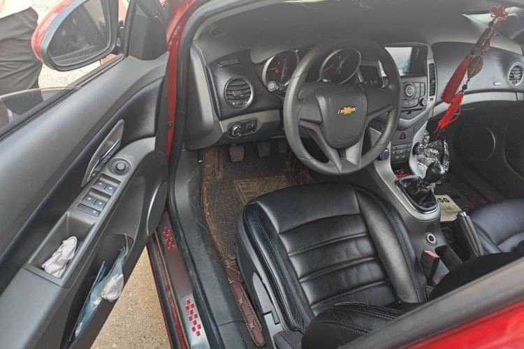 Used Chevrolet Cruze 2013 1.6L SE MT Driver Seat