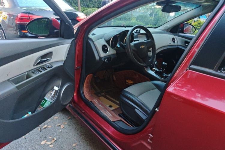 Used Chevrolet Cruze 2013 1.6L SE MT Driver Seat