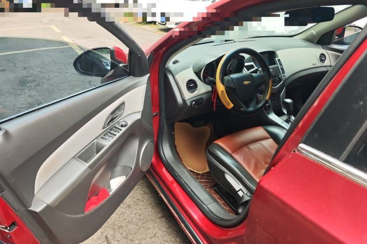 Used Chevrolet Cruze 2013 1.8L SE AT Driver Seat