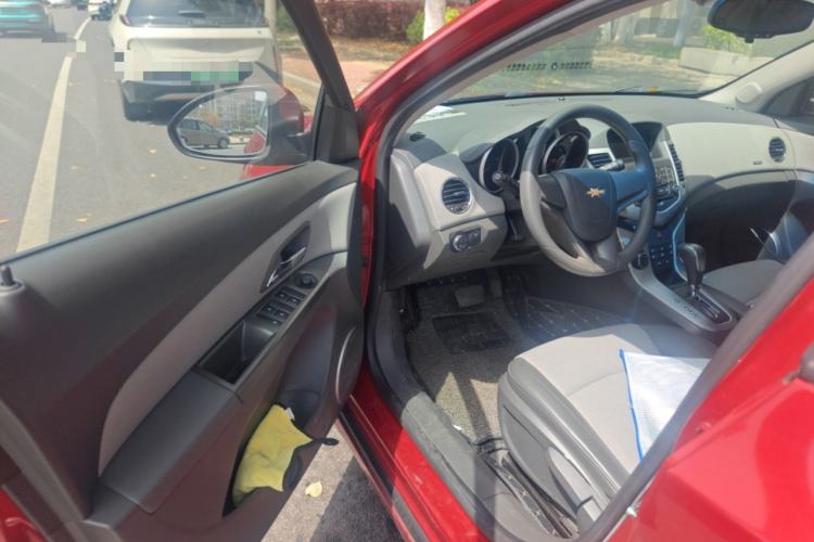 Used Chevrolet Cruze 2013 1.8L SE AT Driver Seat