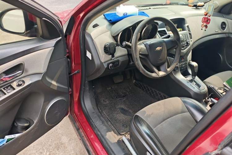 Used Chevrolet Cruze 2013 1.6L SE AT Driver Seat