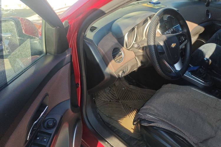 Used Chevrolet Cruze 2013 Hatchback 1.6L Manual Luxury Model Driver Seat