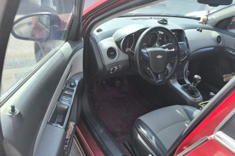 Used Chevrolet Cruze 2013 1.6L SL MT Driver Seat