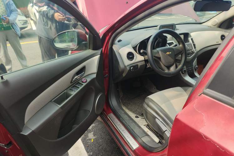 Used Chevrolet Cruze 2013 1.8L SE AT Driver Seat