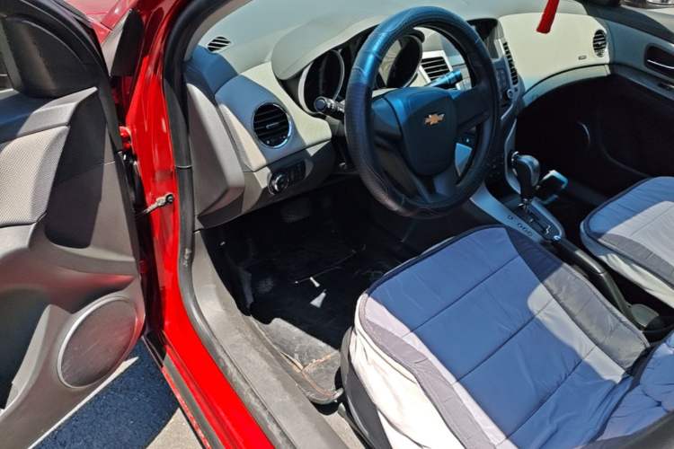 Used Chevrolet Cruze 2013 1.8L SE AT Driver Seat