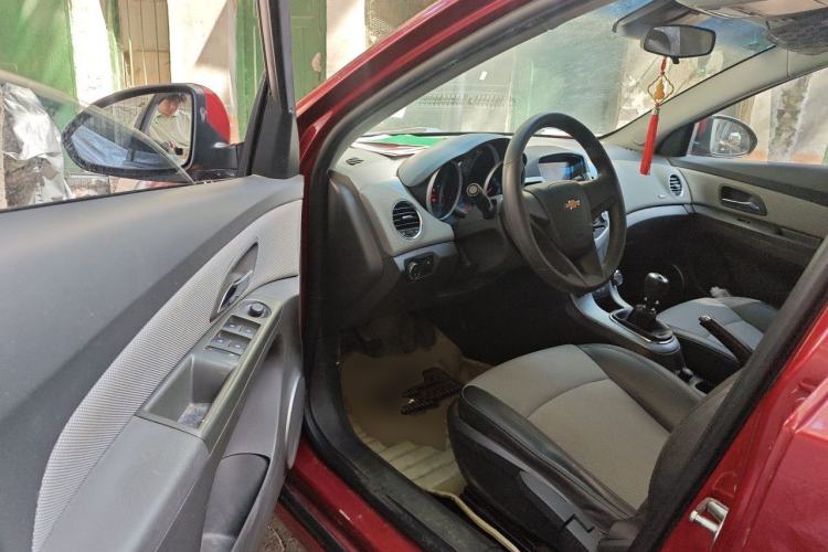 Used Chevrolet Cruze 2013 1.6L SE MT Driver Seat