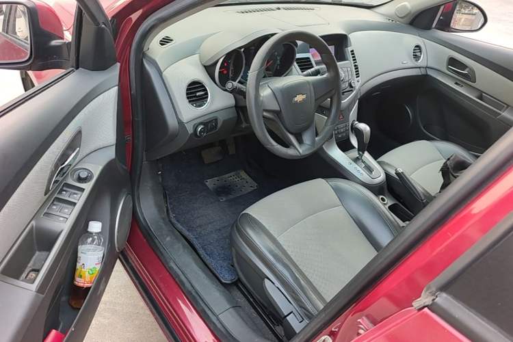 Used Chevrolet Cruze 2013 1.8L SE AT Driver Seat