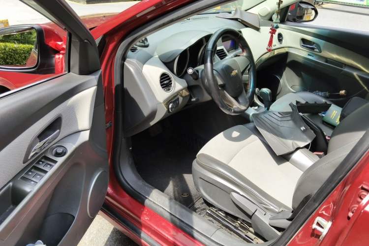 Used Chevrolet Cruze 2013 1.8L SE AT Driver Seat