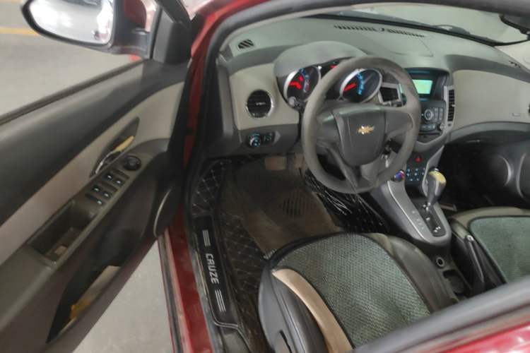 Used Chevrolet Cruze 2013 1.8L SE AT Driver Seat