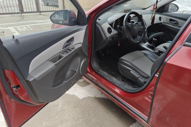 Used Chevrolet Cruze 2013 1.6L SE MT Driver Seat