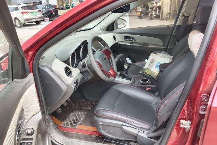 Used Chevrolet Cruze 2013 1.6L SE MT Driver Seat
