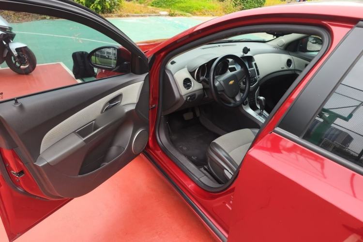 Used Chevrolet Cruze 2013 1.8L SE AT Driver Seat