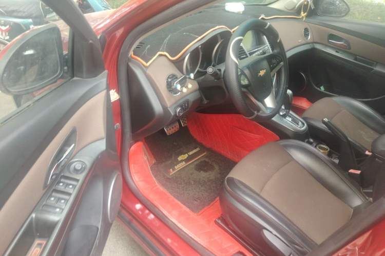 Used Chevrolet Cruze 2013 Hatchback 1.6L Automatic Luxury Model Driver Seat