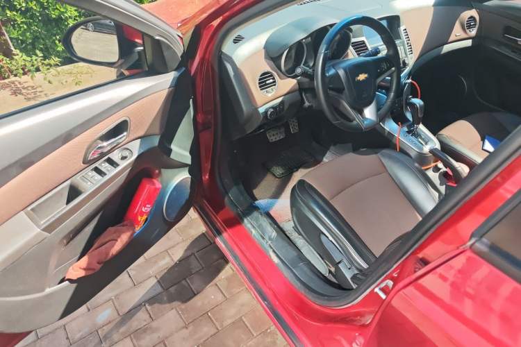 Used Chevrolet Cruze 2013 Hatchback 1.6L Automatic Luxury Model Driver Seat