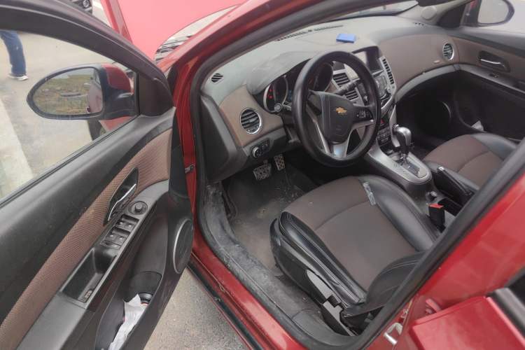 Used Chevrolet Cruze 2013 Hatchback 1.6L Automatic Luxury Model Driver Seat