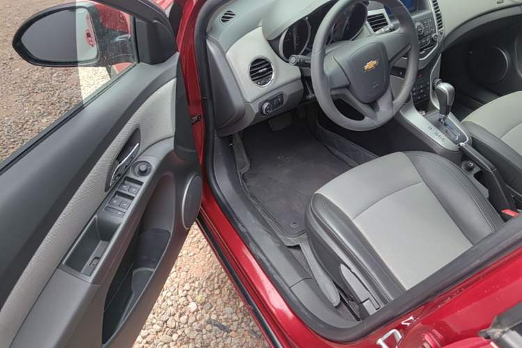 Used Chevrolet Cruze 2013 1.8L SE AT Driver Seat