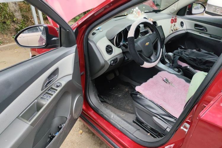 Used Chevrolet Cruze 2013 1.6L SE AT Driver Seat
