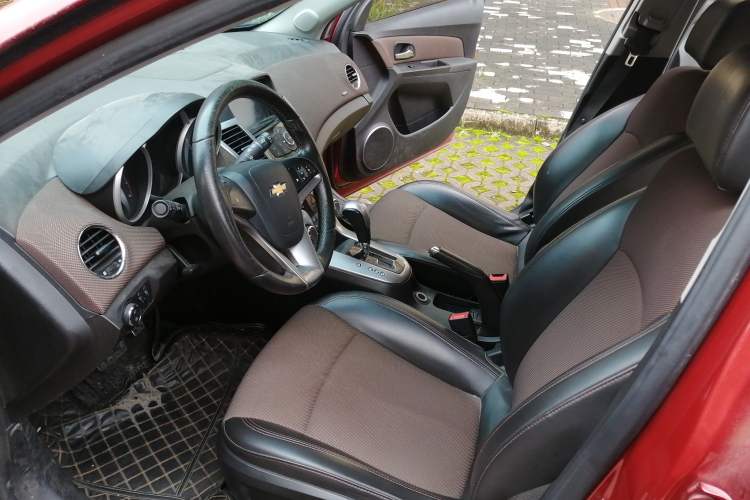 Used Chevrolet Cruze 2013 Hatchback 1.6L Automatic Luxury Model Driver Seat