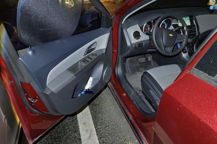 Used Chevrolet Cruze 2013 1.6L SE AT Driver Seat