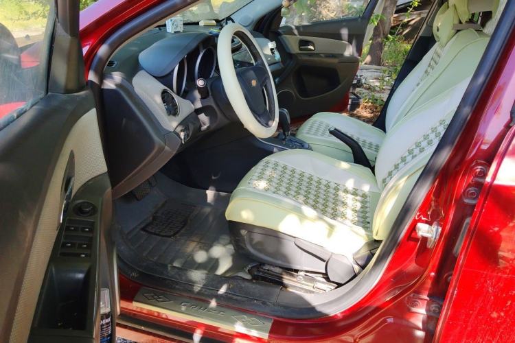 Used Chevrolet Cruze 2013 1.6L SE AT Driver Seat
