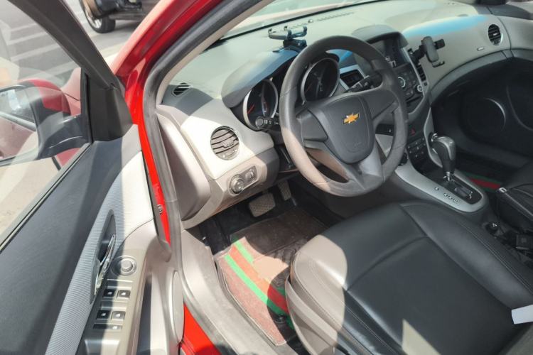 Used Chevrolet Cruze 2013 1.8L SE AT Driver Seat