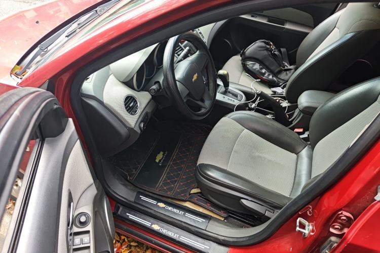 Used Chevrolet Cruze 2013 1.8L SE AT Driver Seat