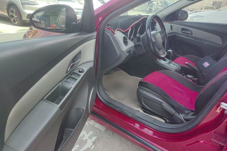Used Chevrolet Cruze 2013 1.8L SE AT Driver Seat