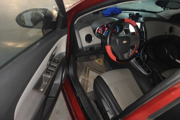 Used Chevrolet Cruze 2013 1.8L SE AT Driver Seat