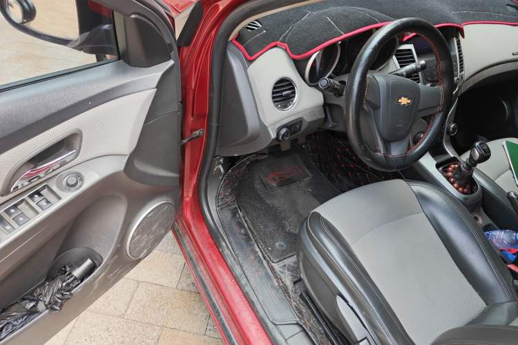 Used Chevrolet Cruze 2013 1.6L SE WTCC Edition MT Driver Seat