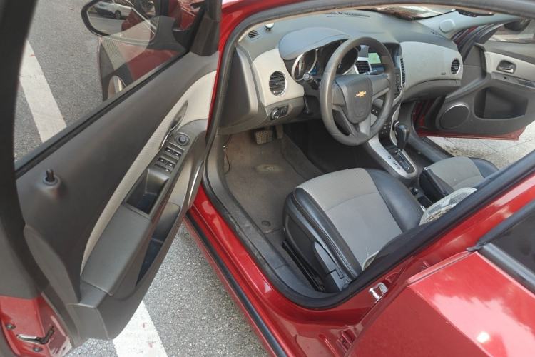 Used Chevrolet Cruze 2013 1.8L SE AT Driver Seat