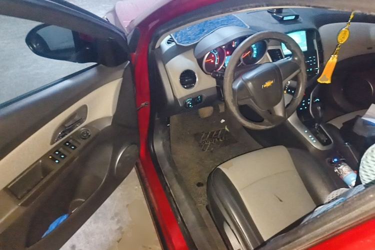 Used Chevrolet Cruze 2013 1.8L SE AT Driver Seat