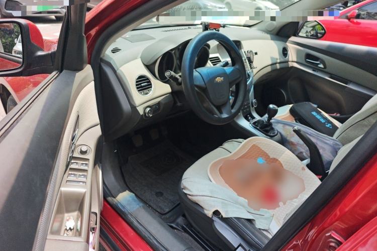 Used Chevrolet Cruze 2013 1.6L SE MT Driver Seat