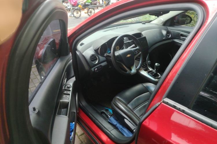 Used Chevrolet Cruze 2013 Hatchback 1.6L Manual Luxury Model Driver Seat