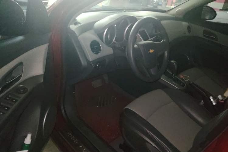 Used Chevrolet Cruze 2013 1.6L SE AT Driver Seat
